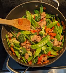 Wok au poulet et aux petits légumes